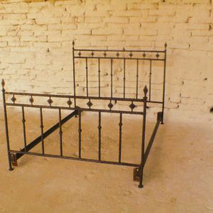 Hammered Arrow Bed