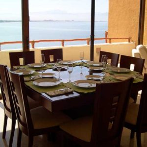 Chetumel dining table