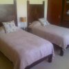 Twin post bed sett